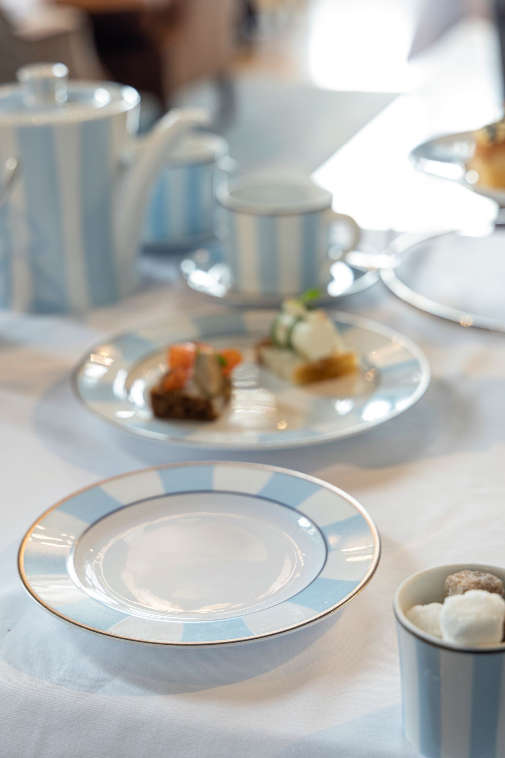 BERNARDAUD ホワイト皿 2枚セット Bernardaud Set of Two Side Plates - Adare Manor