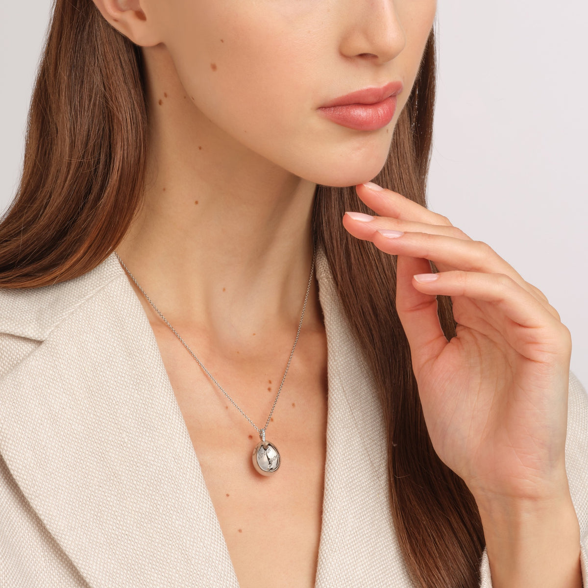 Fabergé Essence White Gold I Love You Egg Pendant