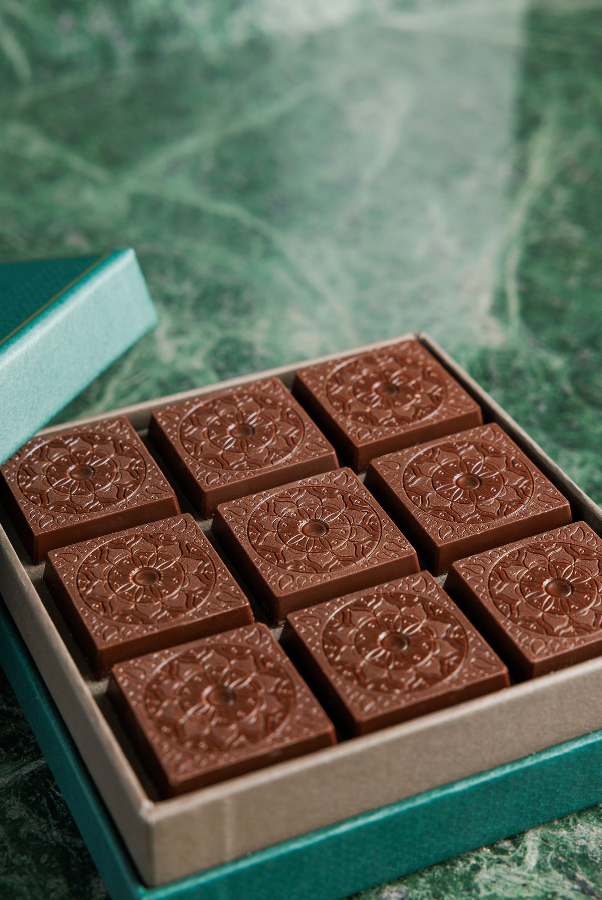 Harry Lowes - Vanilla Cardamom Chocolates - 18 piece